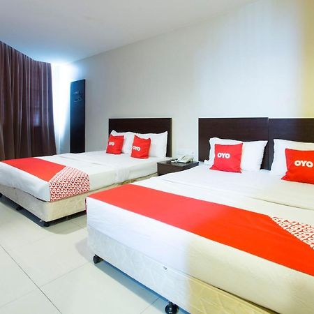 Oyo 89966 Green World Hotel @ Seri Putra Kajang Zewnętrze zdjęcie