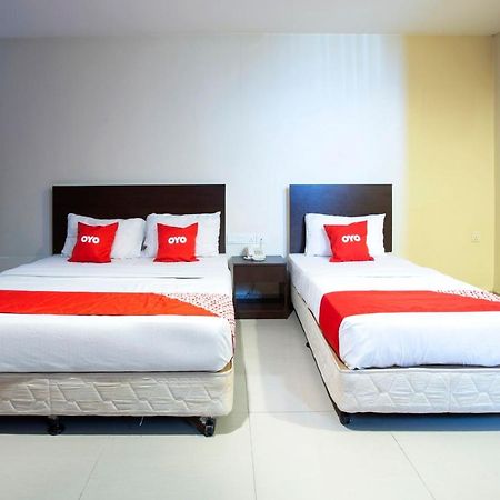 Oyo 89966 Green World Hotel @ Seri Putra Kajang Zewnętrze zdjęcie