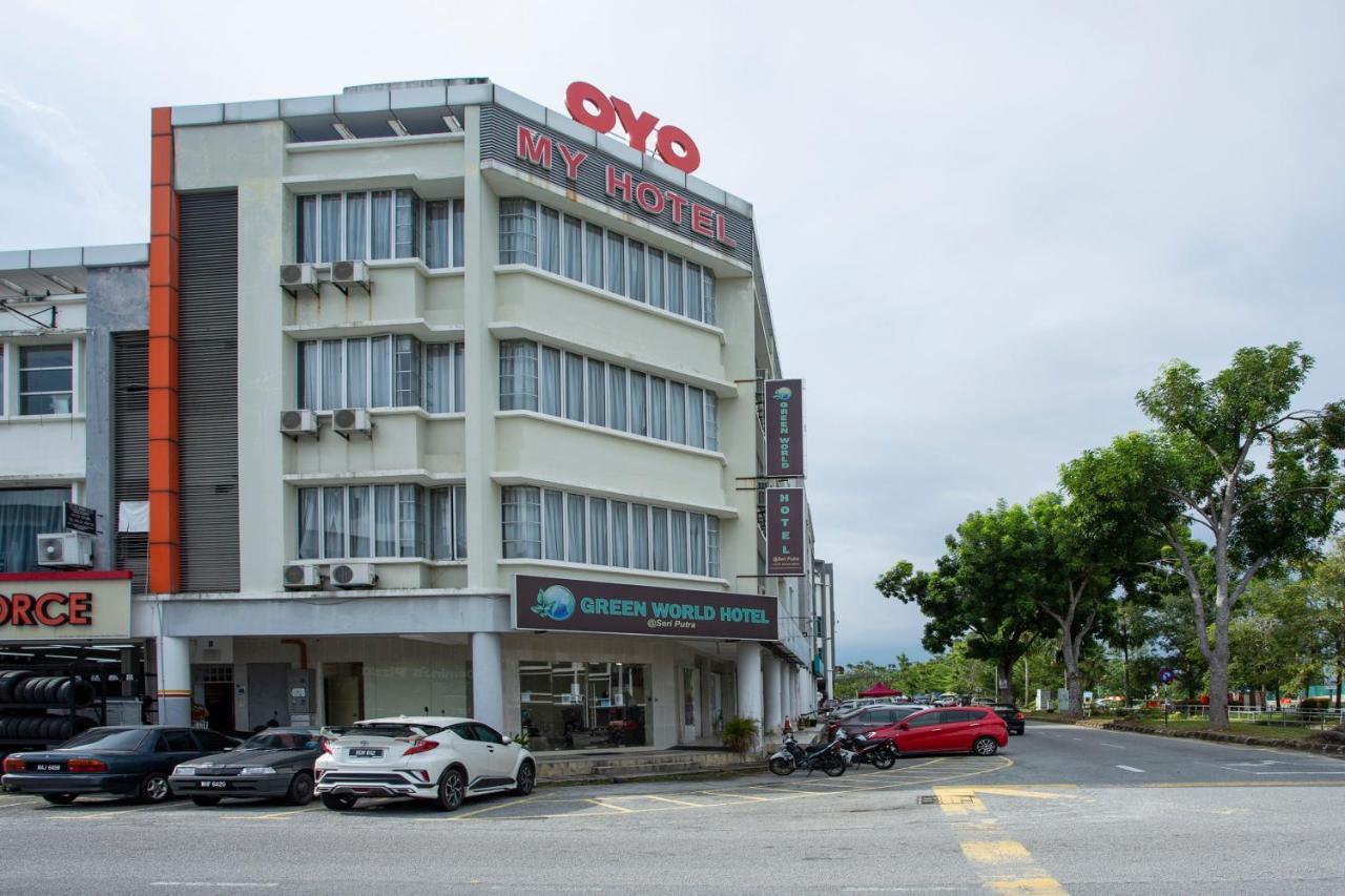 Oyo 89966 Green World Hotel @ Seri Putra Kajang Zewnętrze zdjęcie