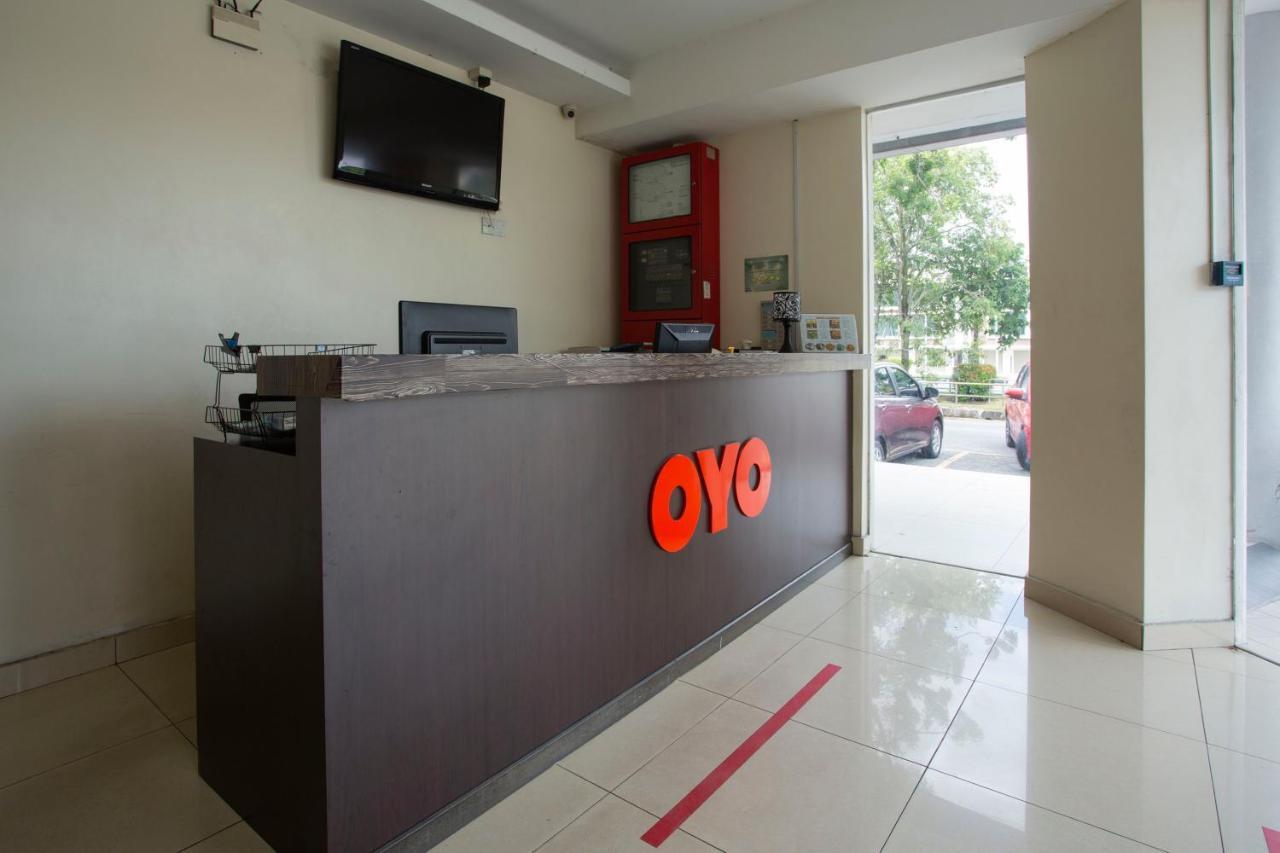 Oyo 89966 Green World Hotel @ Seri Putra Kajang Zewnętrze zdjęcie