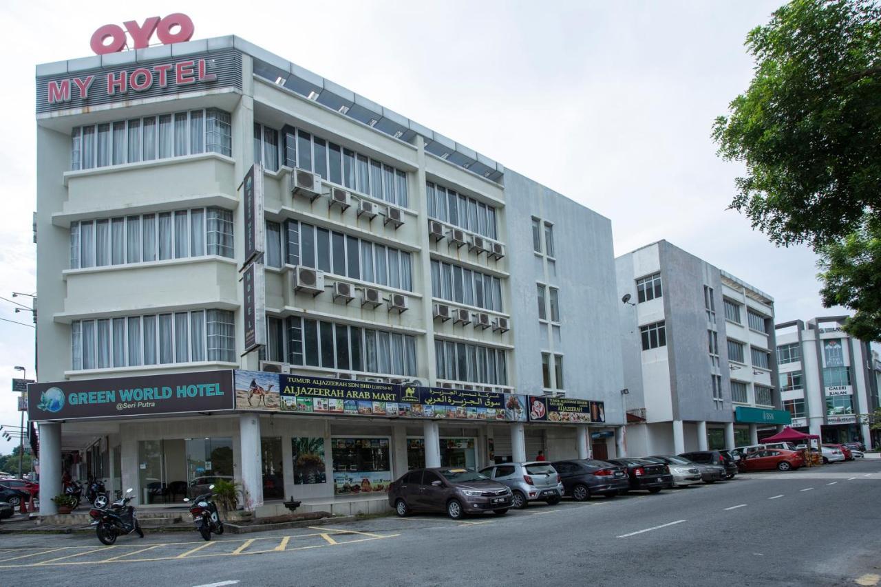 Oyo 89966 Green World Hotel @ Seri Putra Kajang Zewnętrze zdjęcie
