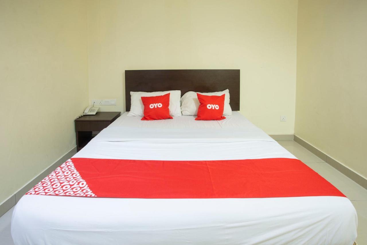 Oyo 89966 Green World Hotel @ Seri Putra Kajang Zewnętrze zdjęcie