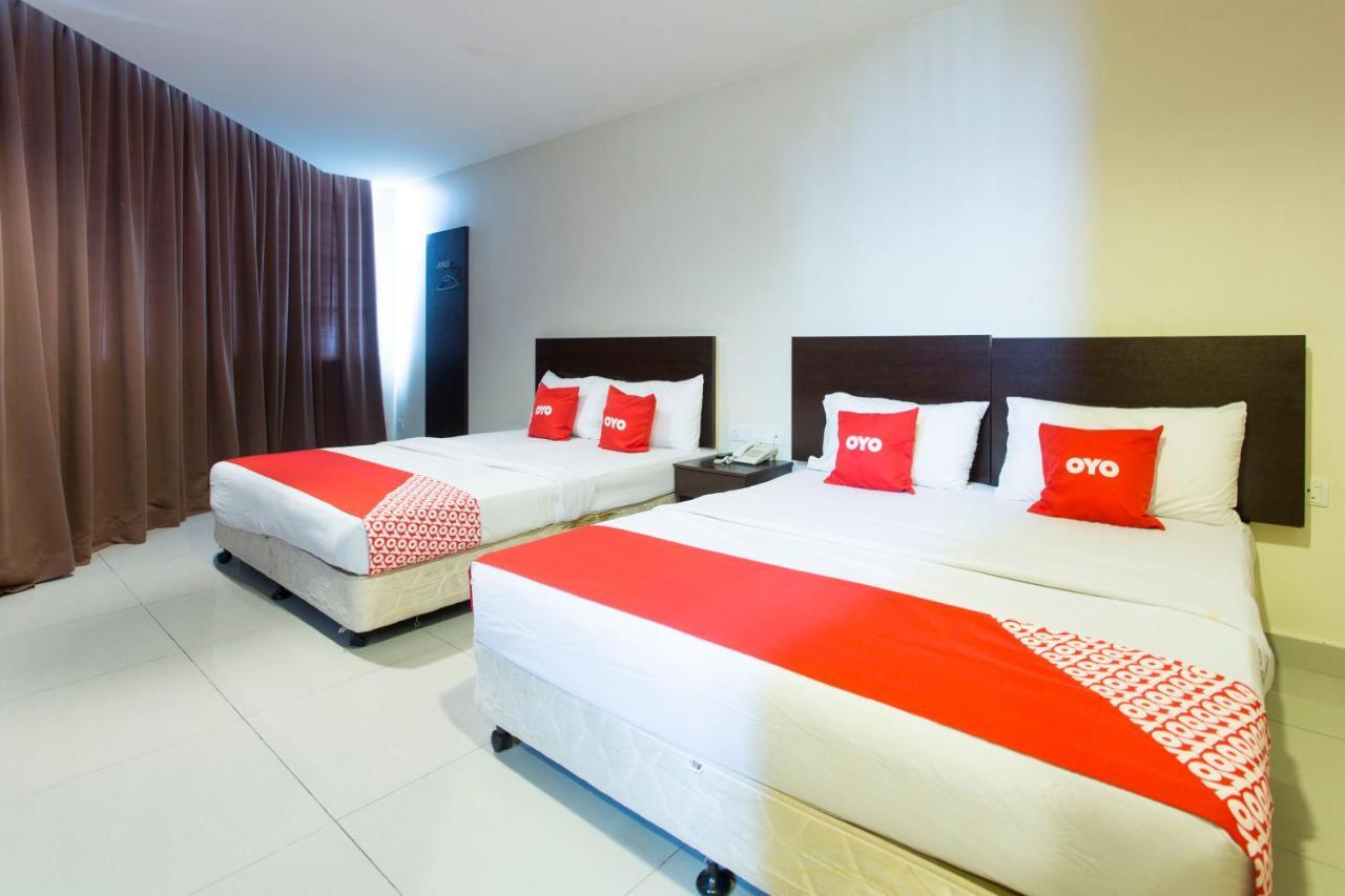 Oyo 89966 Green World Hotel @ Seri Putra Kajang Zewnętrze zdjęcie