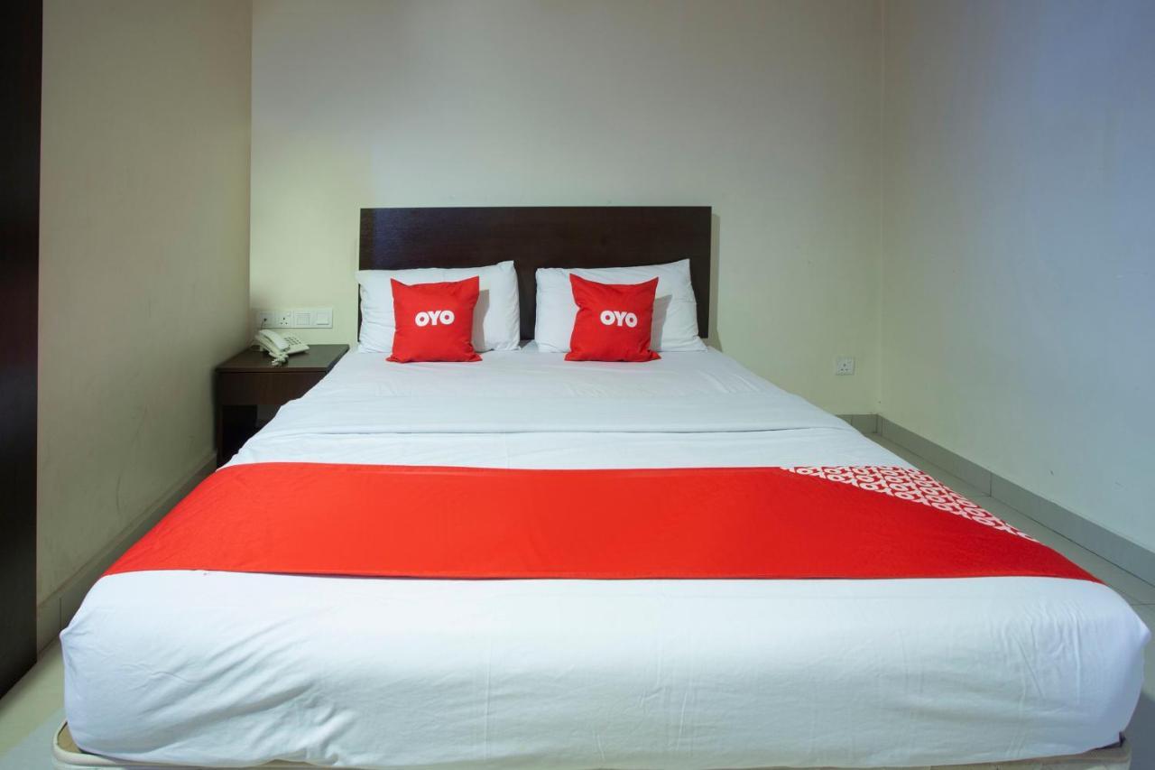 Oyo 89966 Green World Hotel @ Seri Putra Kajang Zewnętrze zdjęcie