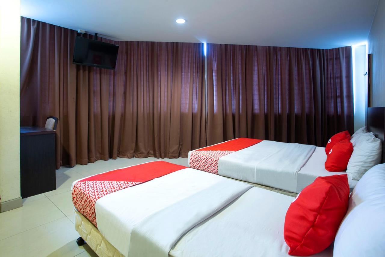 Oyo 89966 Green World Hotel @ Seri Putra Kajang Zewnętrze zdjęcie