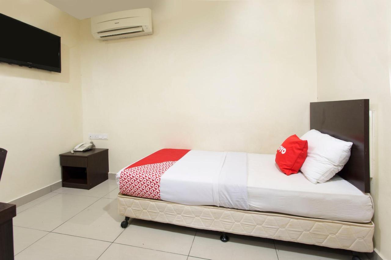 Oyo 89966 Green World Hotel @ Seri Putra Kajang Zewnętrze zdjęcie