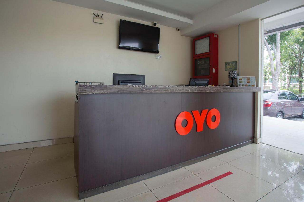 Oyo 89966 Green World Hotel @ Seri Putra Kajang Zewnętrze zdjęcie