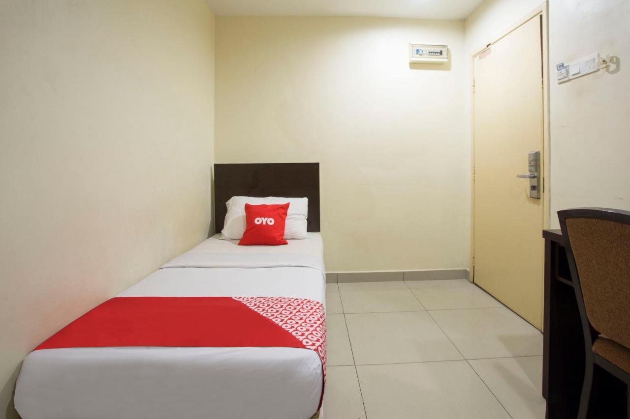 Oyo 89966 Green World Hotel @ Seri Putra Kajang Zewnętrze zdjęcie